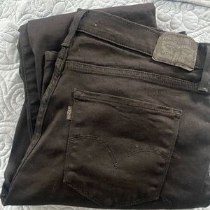 Black Levi’s 724 high rise straight